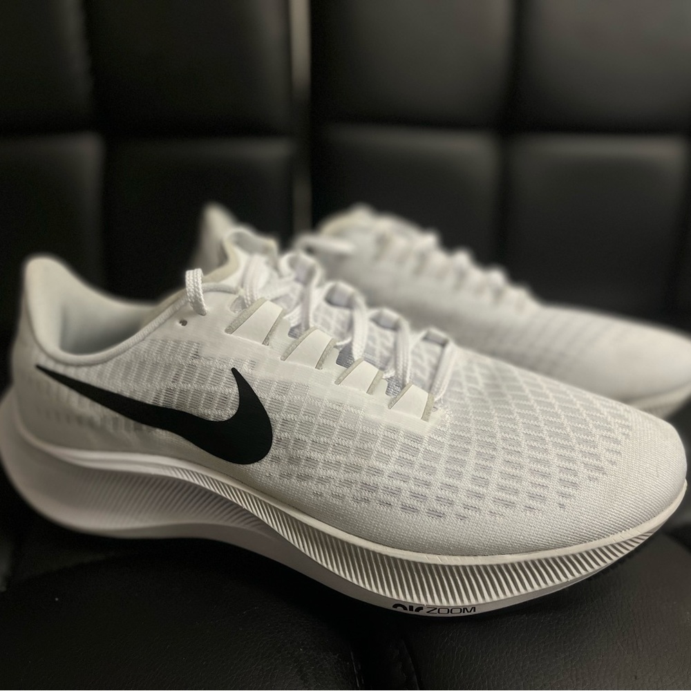 Nike Air Zoom Pegasus 37 running